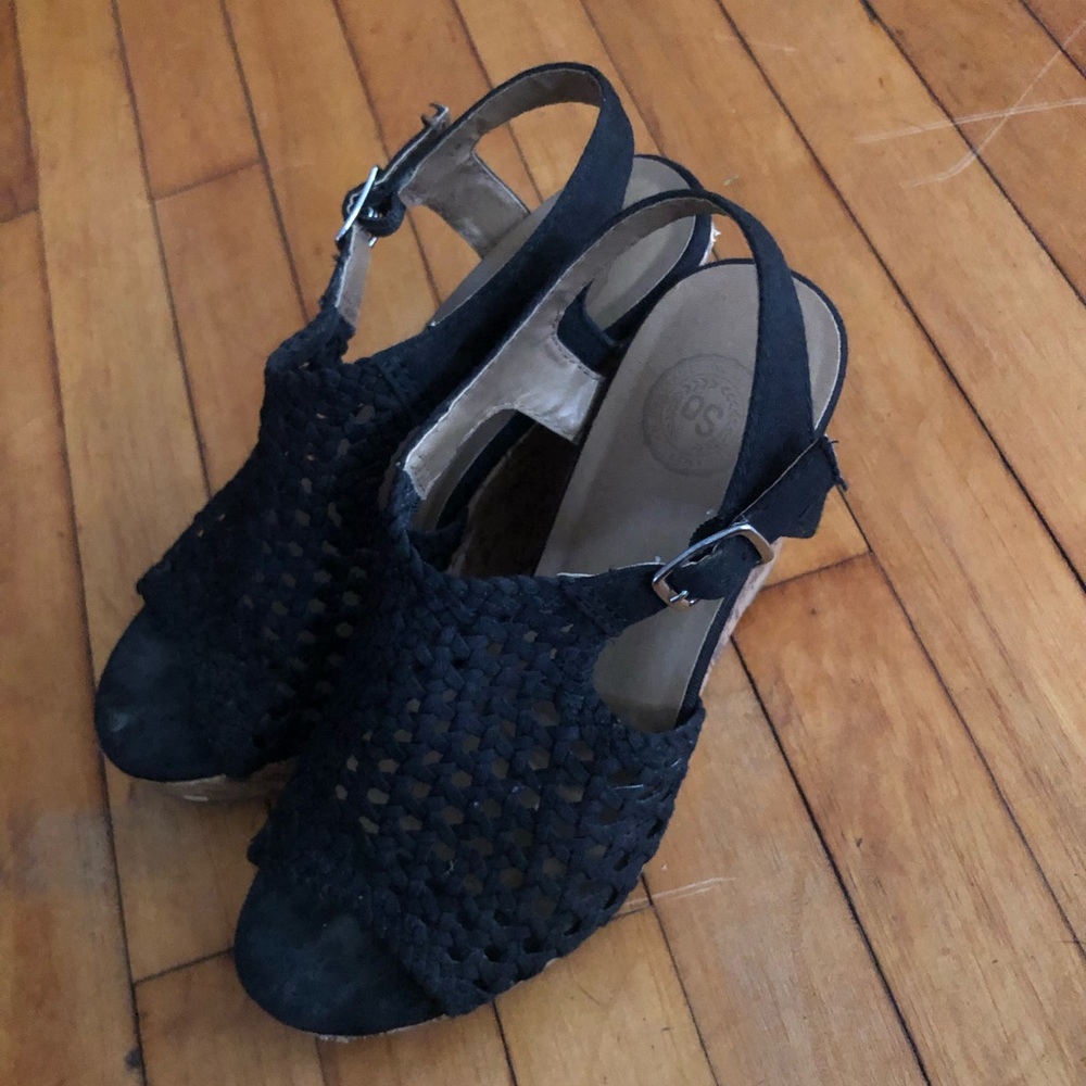 So 7, Black Weave Wedges